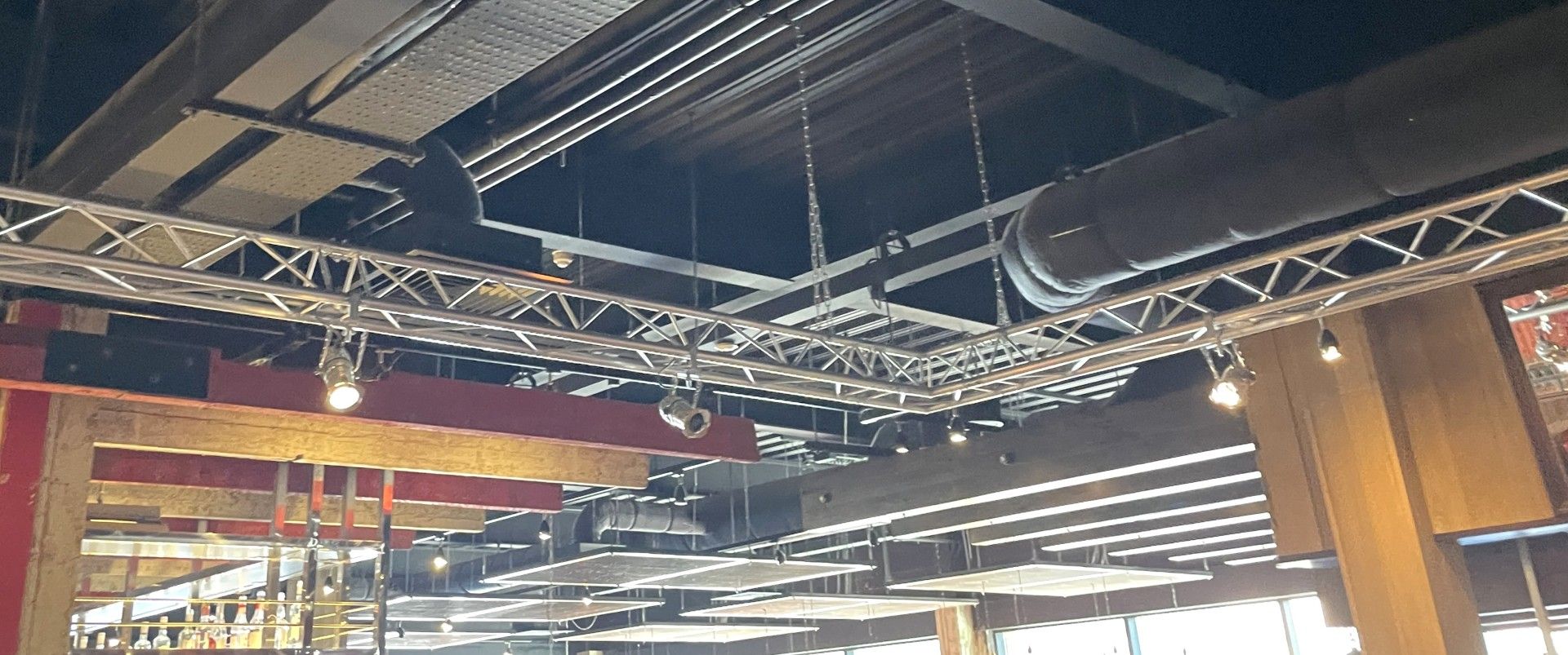 1 x Large Square Ceiling Mounted Lighting Rig with 11 Studio Lights - Ideal for Music Venues - Image 6 of 9