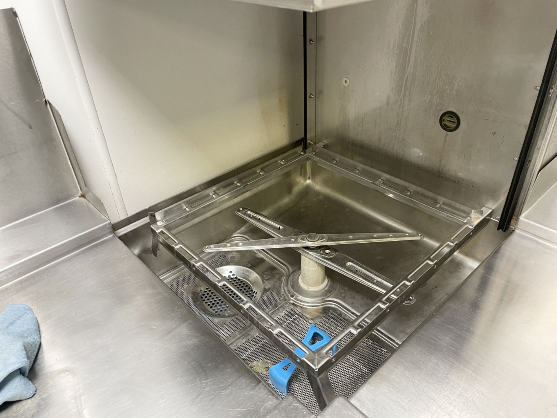 1 x Meiko DV80.2 Passthrough Dishwasher with Inlet Wash Unit, Outlet Unit, Wall Mounted Tray - Image 9 of 11