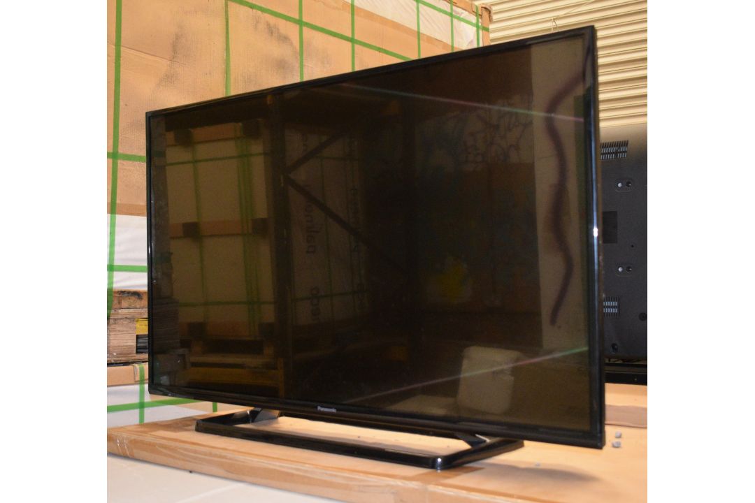 1 x Panasonic 42 Inch Full HD 1080p Smart Television - Tested and Working - Image 1 of 4