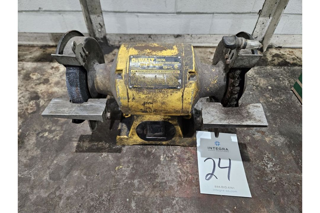 Dewalt DW756 6" Double End Bench Grinder