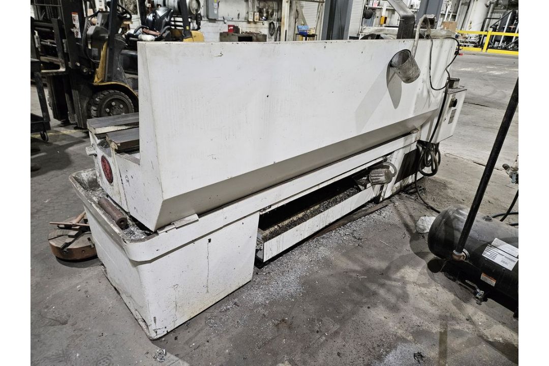 Clausing-Colchester 17" x 80" Engine Lathe - Image 6 of 6