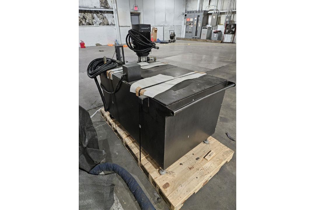 150 Gallon Tank w/ Pump - Image 3 of 3
