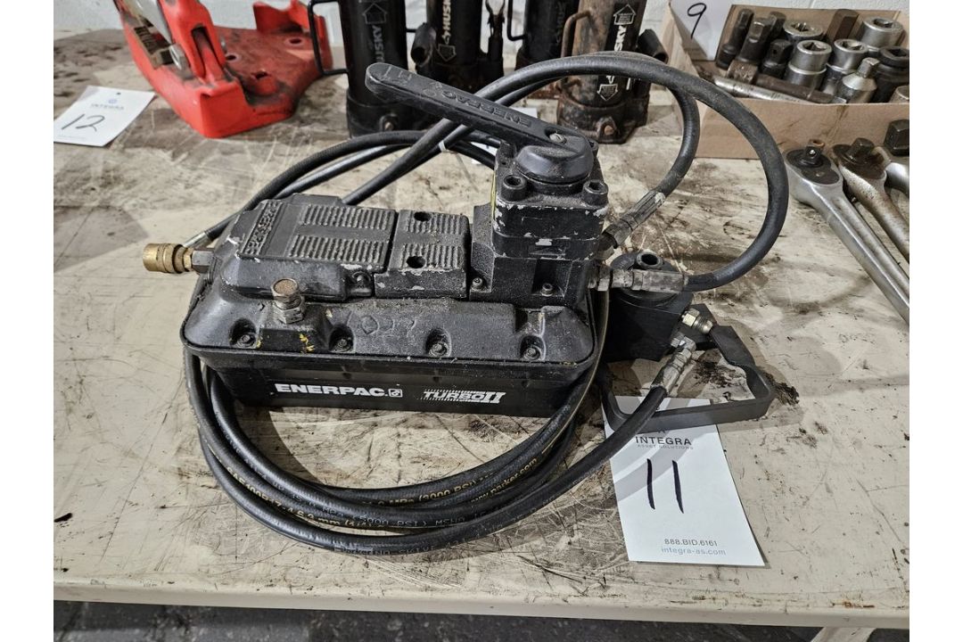 Enerpac Turbo II Air/Hydraulic Pump