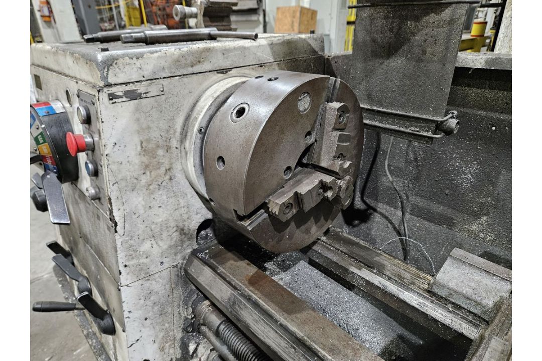 Clausing-Colchester 17" x 80" Engine Lathe - Image 3 of 6