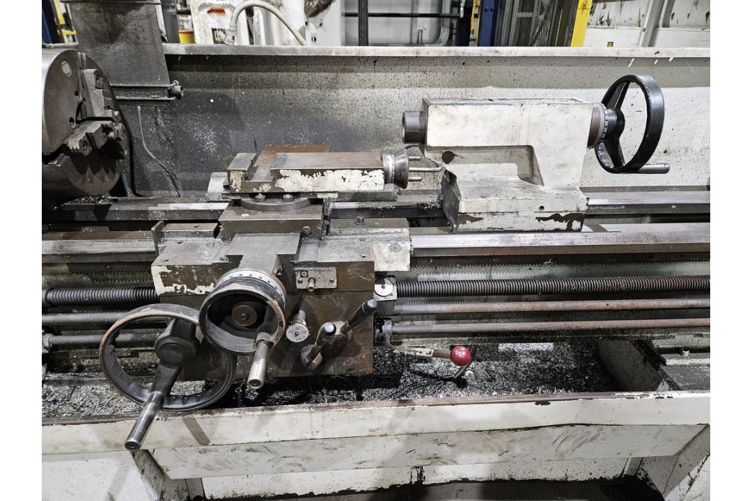 Clausing-Colchester 17" x 80" Engine Lathe - Image 4 of 6