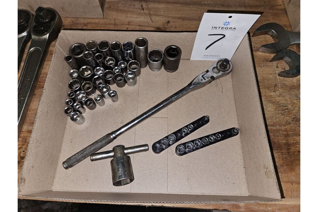 1/2" Drive Ratchet w/ Assorted Sockets