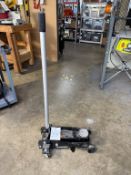 Husky 1000 026 778 3-Ton Hydraulic Floor Jack