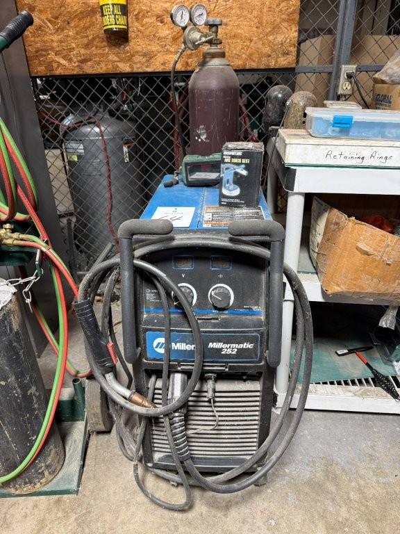 Miller Millermatic 252 250-Amp Mig Welder