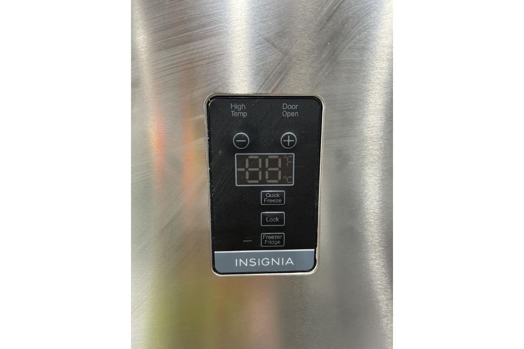 Insignia NS-UZ14SS0 13.8 Cu. Ft. Garage Ready Convertible Upright Freezer - Image 2 of 4