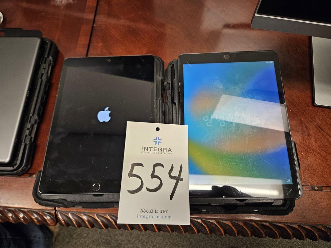 (2) Apple A2602 iPads