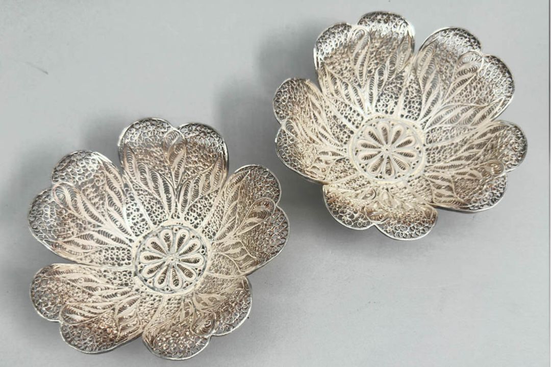 Pair of Silver Filigree Bonbonnieres, possibly Portugese, early C20th - Image 3 of 8