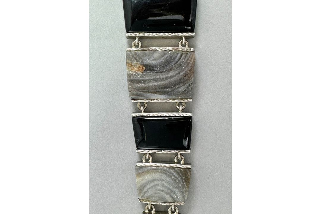 Druzy Quartz and Onyx panel Bracelet, probably Scottish c1940 - Image 3 of 6