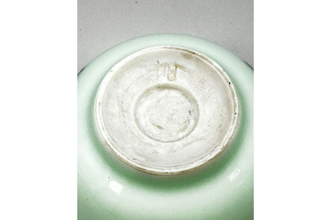 Chinese celadon glaze sake cup with shou symbols, Qing dynasty (1644-1912) - Image 7 of 7