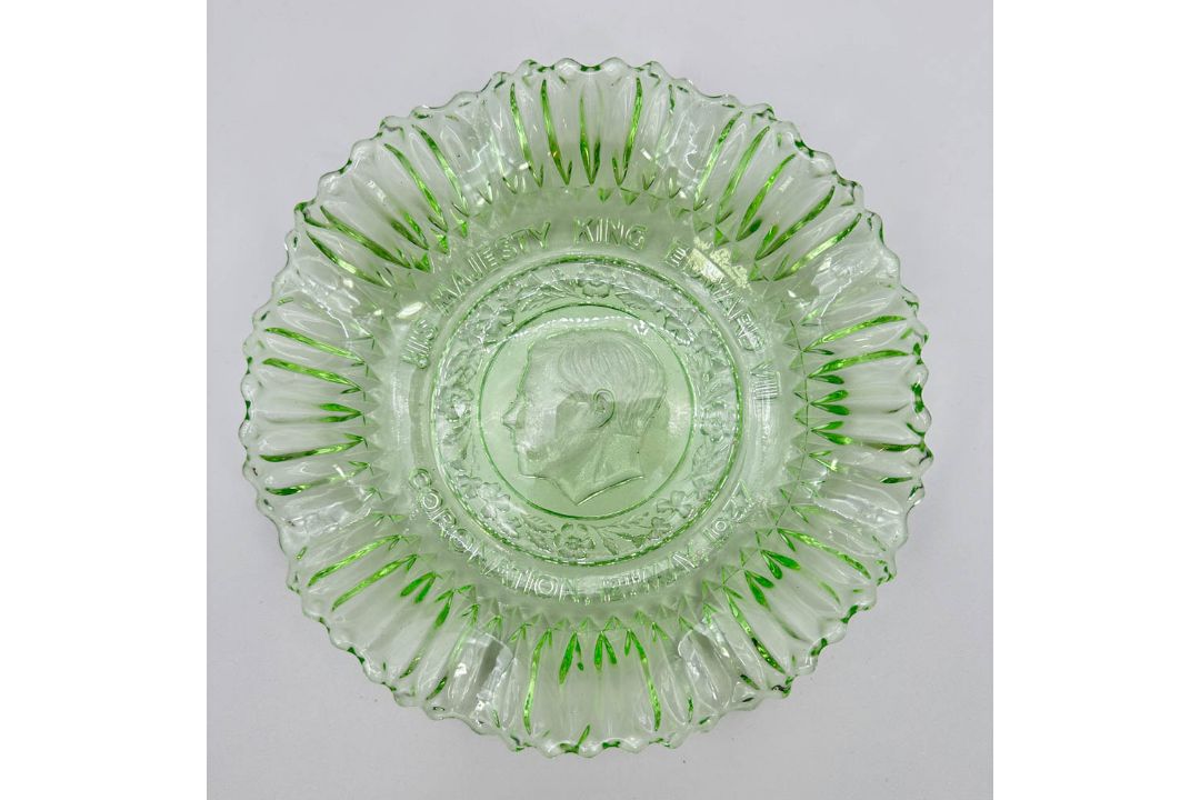 A rare green pressed glass Commemoration Plate for the coronation of Edward VIII on 12th May 1937 - Image 2 of 8