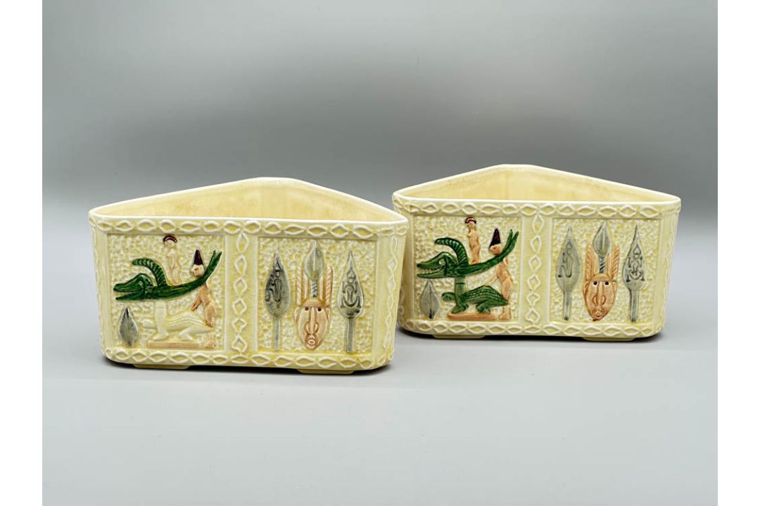 Unusual Pair of triangular form Aztec pattern Planters, Shorter and Son, second half C20th - Image 5 of 12
