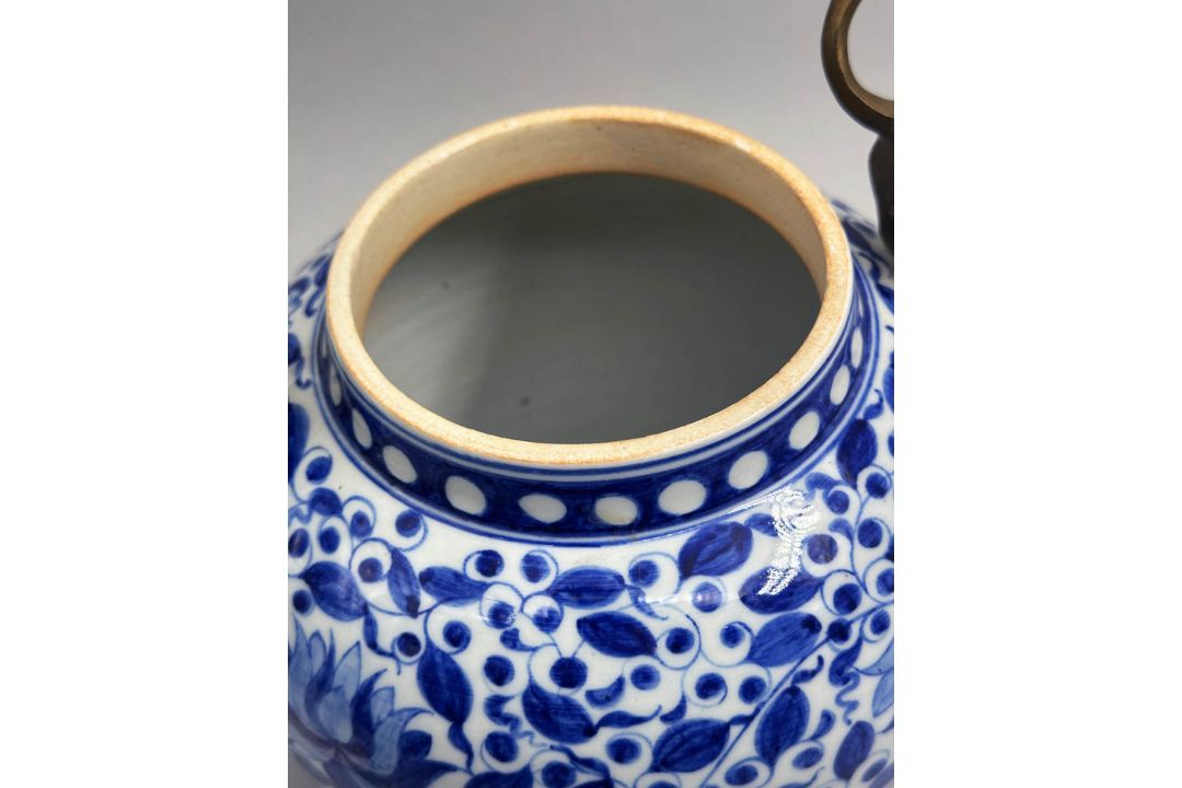 Exceptionally large Chinese Blue and White Teapot with metal handle, late C19th - Image 8 of 10