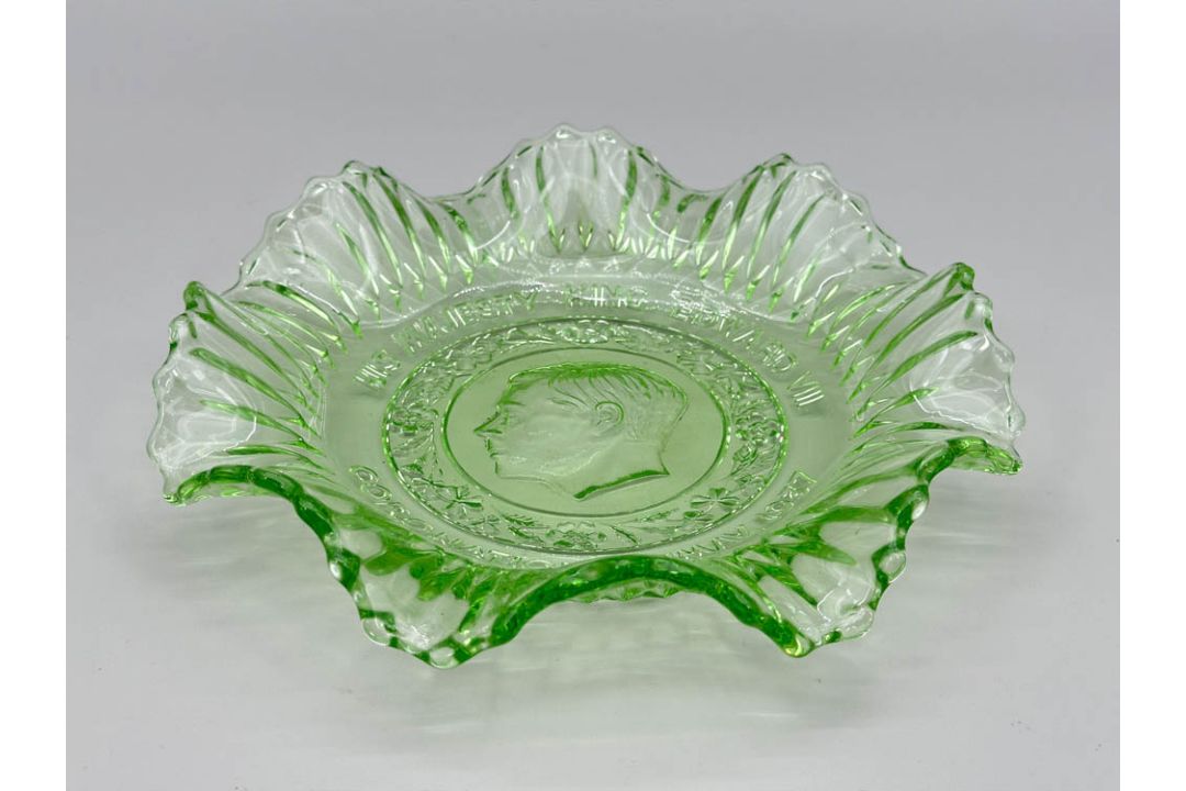 A rare green pressed glass Commemoration Plate for the coronation of Edward VIII on 12th May 1937 - Image 1 of 8
