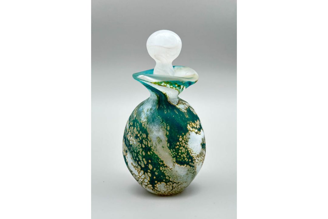 Wylde Green Perfume Bottle, Lesley Ann Clarke Glass, signed and dated 2019 - Image 1 of 8