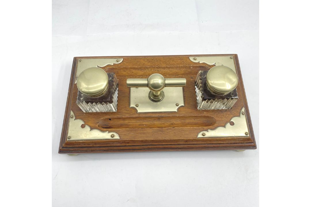 Victorian ships inkwell with original fitted ink pots c1900 - Image 2 of 7