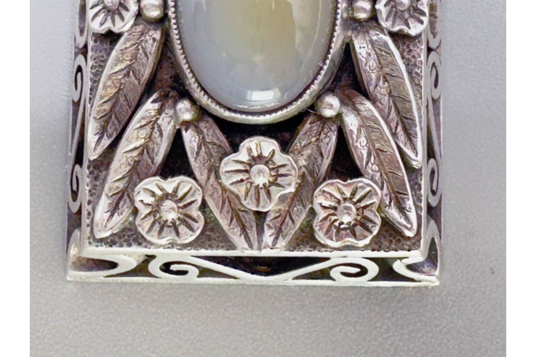 Art Nouveau silver pendant Necklace with chalcedony, probably France or Belgium c1920 - Image 3 of 9