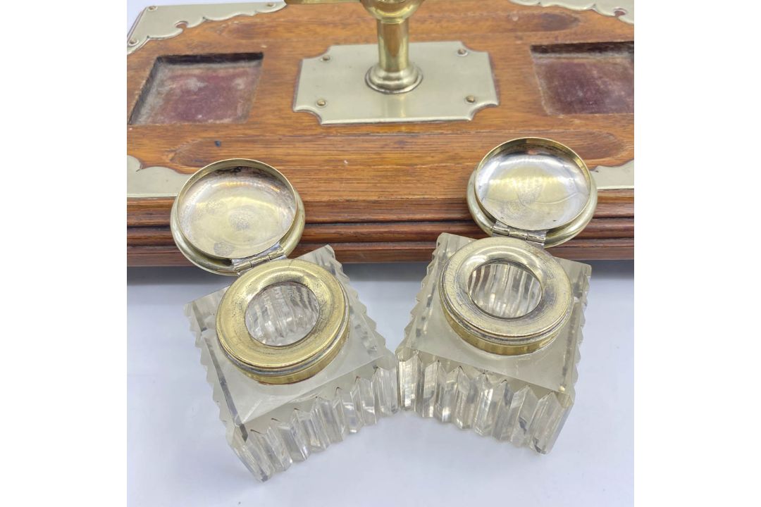Victorian ships inkwell with original fitted ink pots c1900 - Image 4 of 7