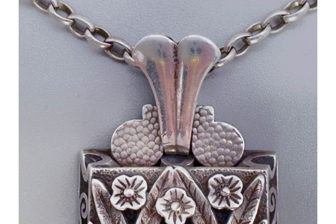 Art Nouveau silver pendant Necklace with chalcedony, probably France or Belgium c1920 - Image 4 of 9