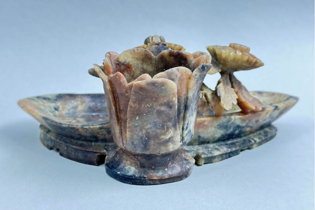 Chinese Soapstone Brushwasher with flowering lotus, early C20th - Image 3 of 10