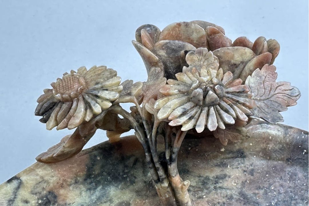 Chinese Soapstone Brushwasher with flowering lotus, early C20th - Image 6 of 10