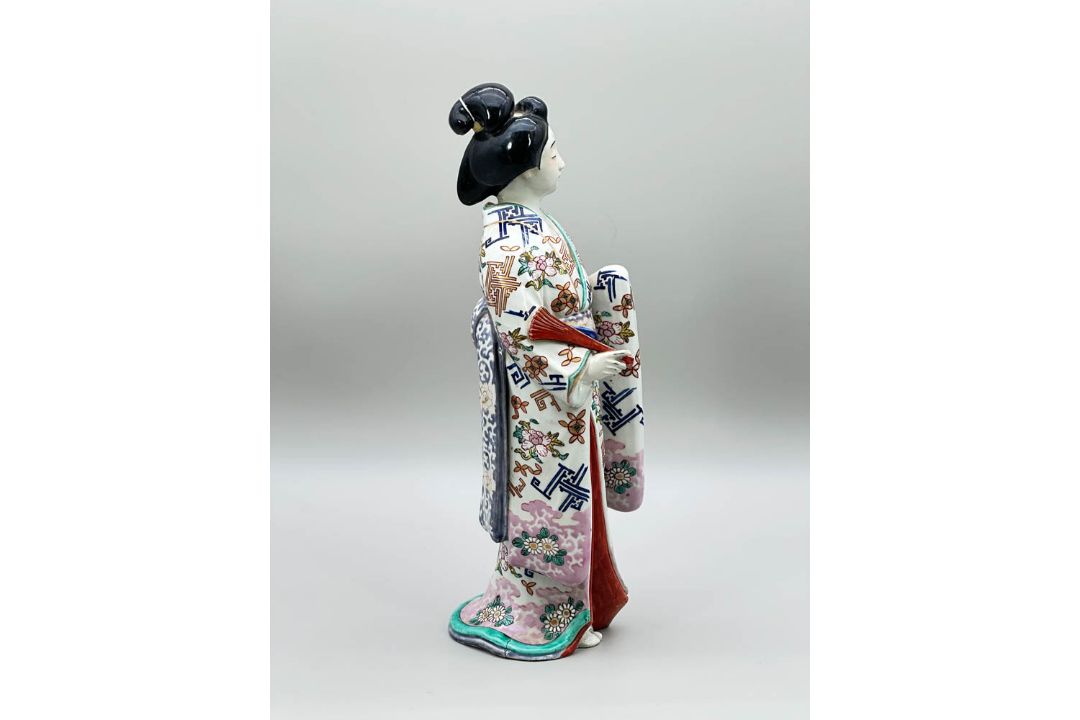 Japanese Arita figure of a Bijin, second half C19th - Image 4 of 10