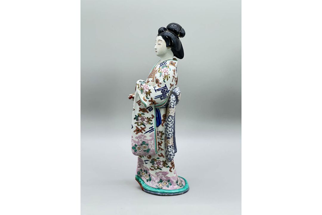 Japanese Arita figure of a Bijin, second half C19th - Image 2 of 10