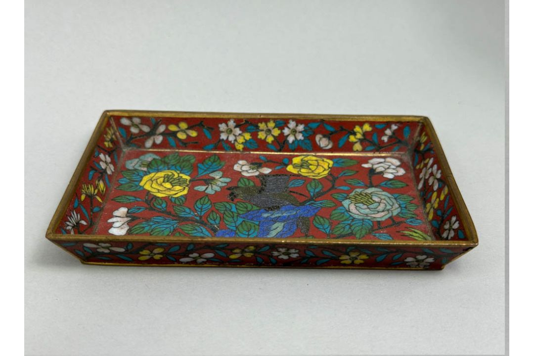 Chinese Cloisonne Small Tray decorated with Flowers and Rocks, 19th Century - Image 2 of 8