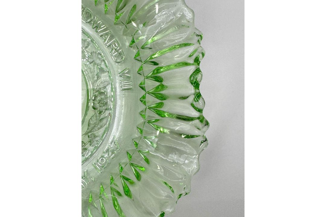 A rare green pressed glass Commemoration Plate for the coronation of Edward VIII on 12th May 1937 - Image 7 of 8