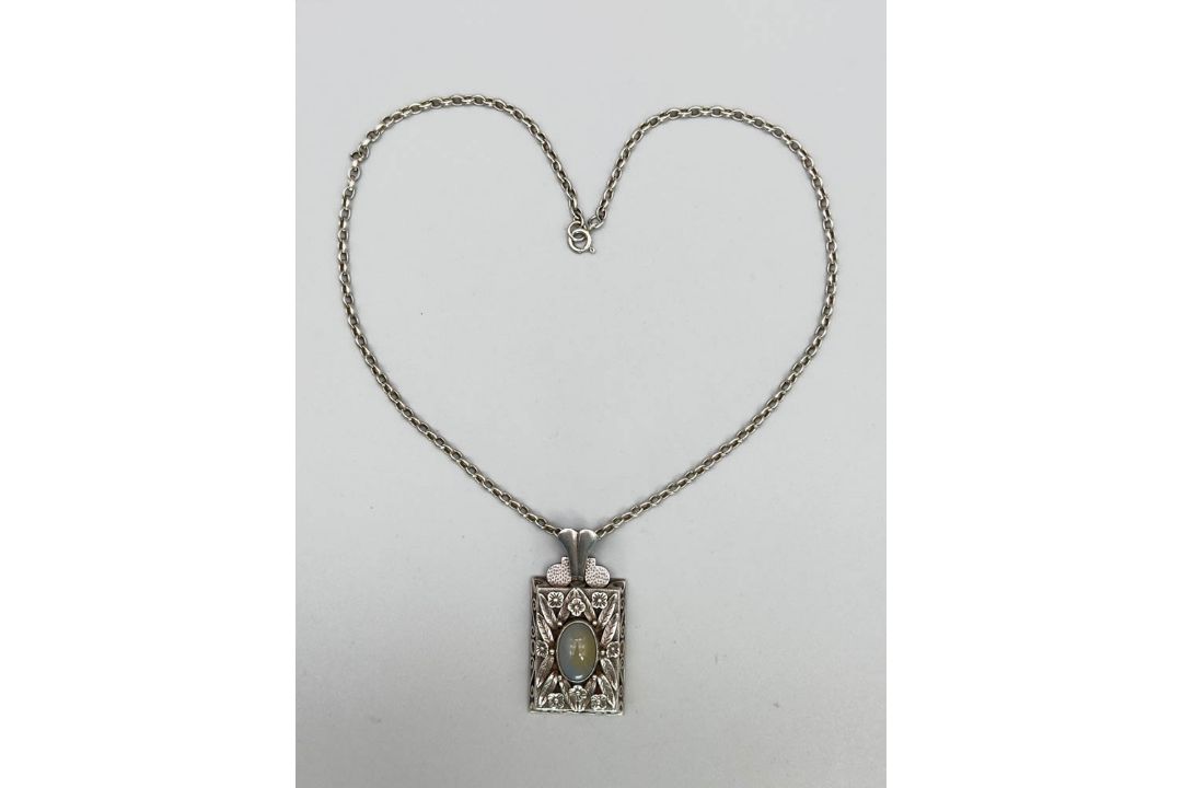 Art Nouveau silver pendant Necklace with chalcedony, probably France or Belgium c1920 - Image 2 of 9