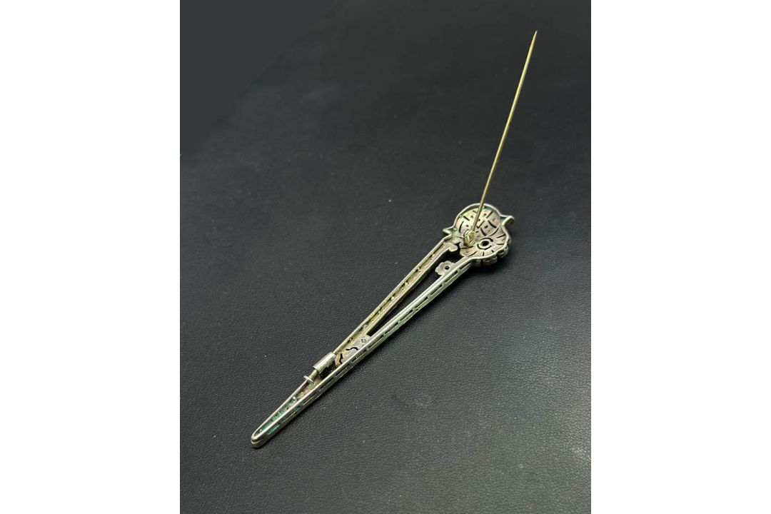 Stunning Art Deco silver brooch with paste stones, c1930 - Image 9 of 9