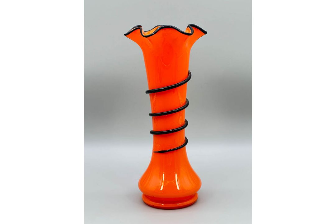Orange tango glass Vase, possibly Loetz, Czechoslovakia , 1920s/1930s - Image 3 of 6