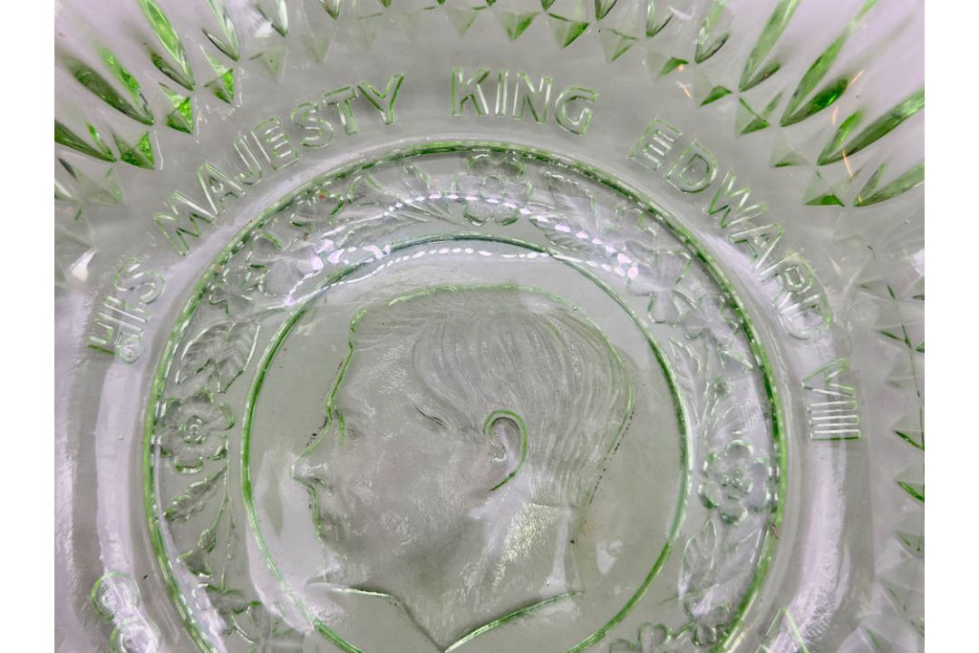 A rare green pressed glass Commemoration Plate for the coronation of Edward VIII on 12th May 1937 - Image 5 of 8