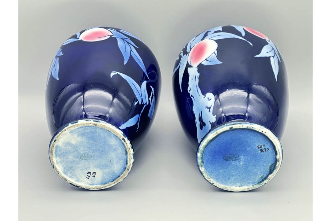 Pair of Shelley ware Peaches or Japanese Fruit design Vases, pattern no 8677, 1930s - Image 7 of 10