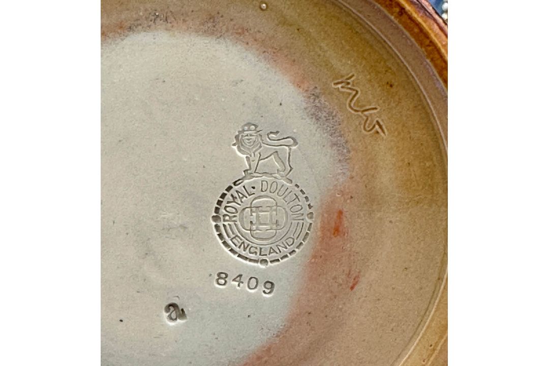 Pair of Royal Doulton Spill Vases with gilt decoration, model number 8409, 1920s - Image 6 of 7