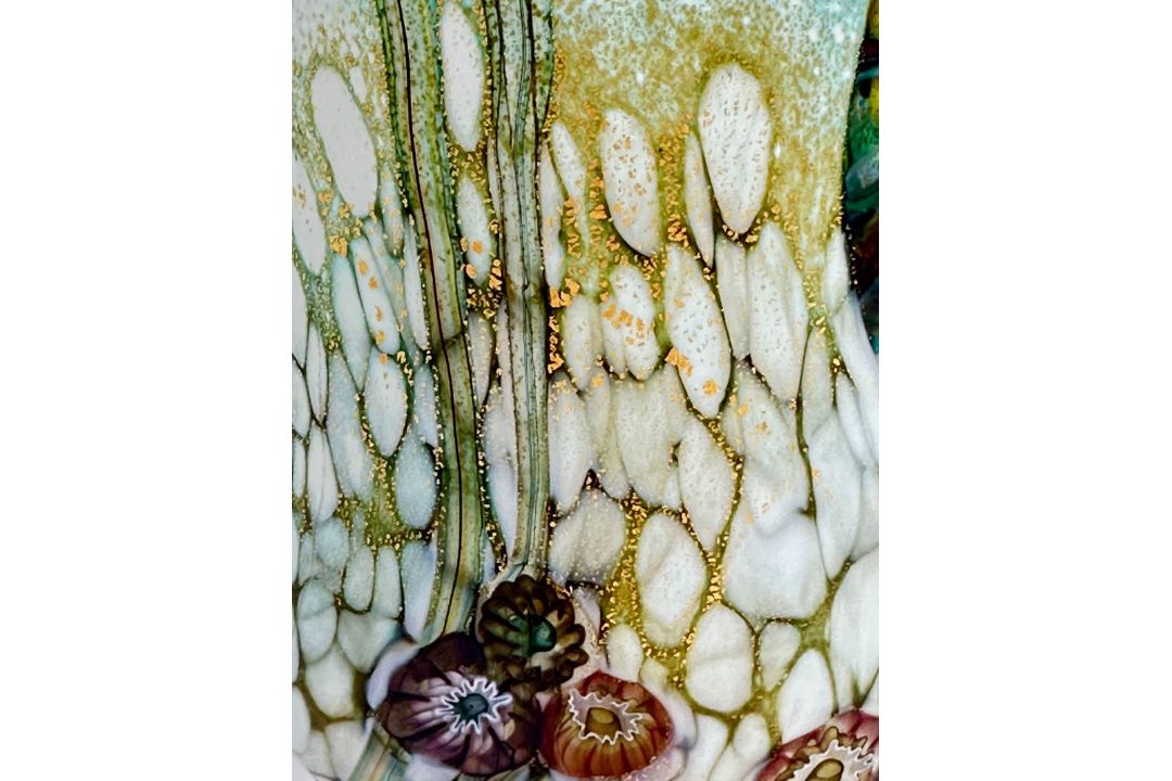Cameo art glass Vase decorated lilies, Jonathan Harris Glass, signed and dated 2006 - Image 8 of 12
