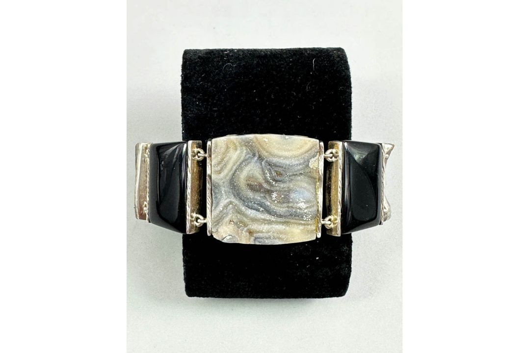 Druzy Quartz and Onyx panel Bracelet, probably Scottish c1940 - Image 6 of 6