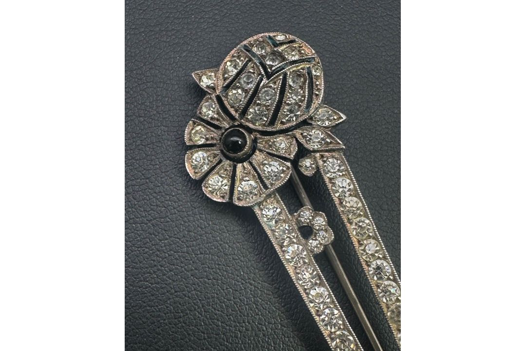 Stunning Art Deco silver brooch with paste stones, c1930 - Image 2 of 9