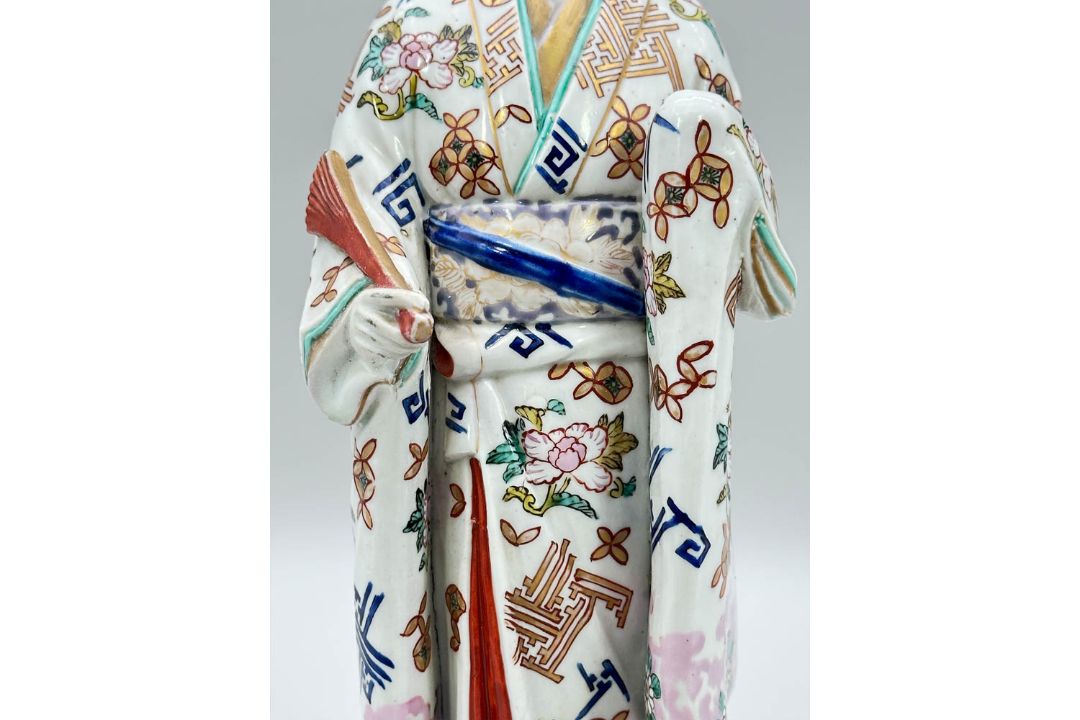 Japanese Arita figure of a Bijin, second half C19th - Image 6 of 10