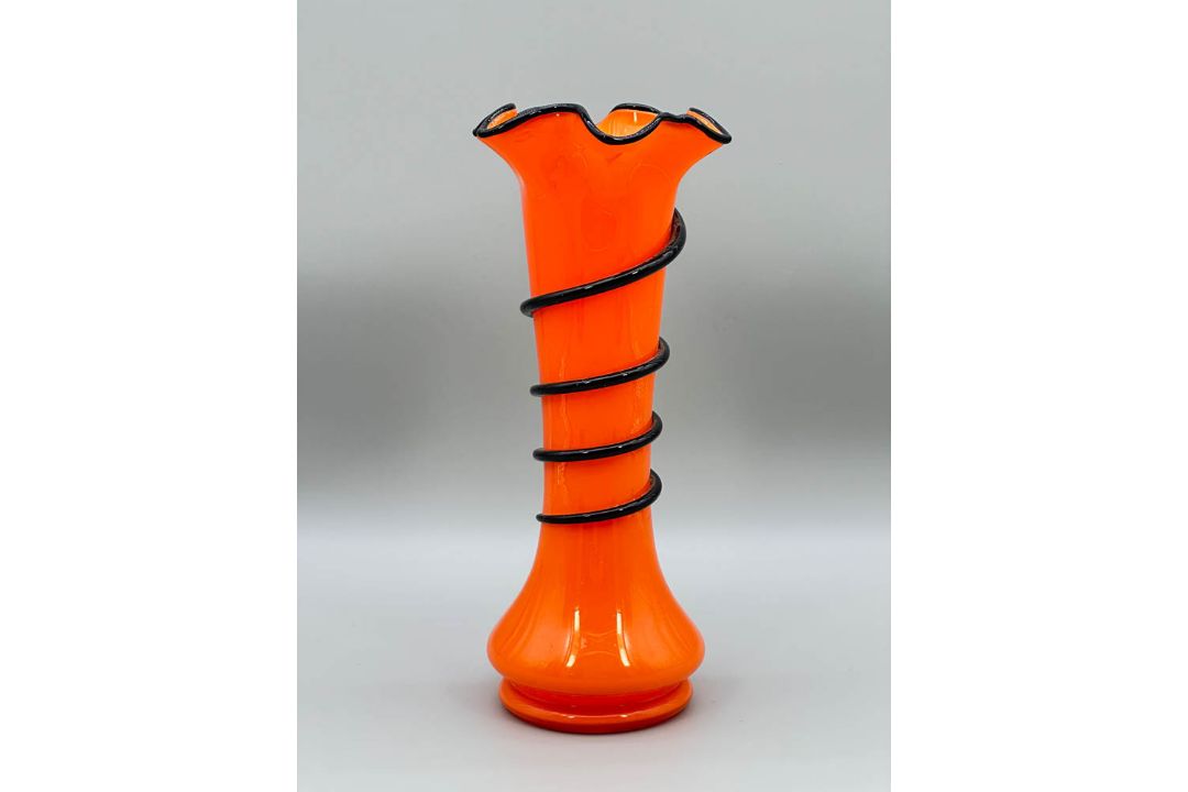 Orange tango glass Vase, possibly Loetz, Czechoslovakia , 1920s/1930s - Image 4 of 6