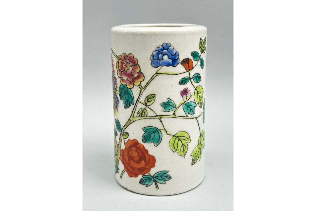 Chinese Famille Rose Brush Pot (bitong) decorated phoenix, rocks and peony, late C19th - Image 2 of 6
