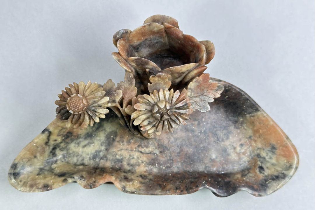 Chinese Soapstone Brushwasher with flowering lotus, early C20th - Image 5 of 10