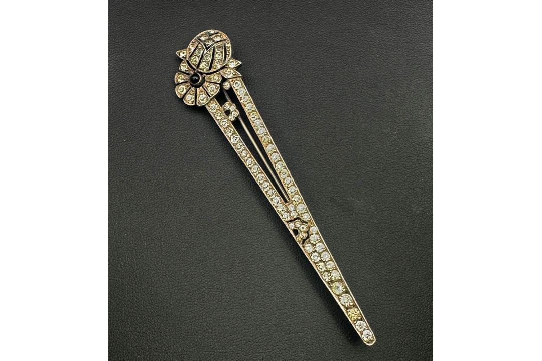 Stunning Art Deco silver brooch with paste stones, c1930 - Image 1 of 9