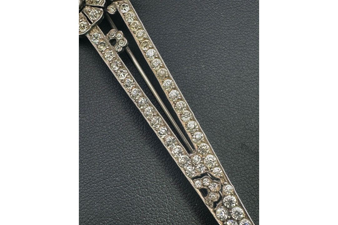 Stunning Art Deco silver brooch with paste stones, c1930 - Image 3 of 9