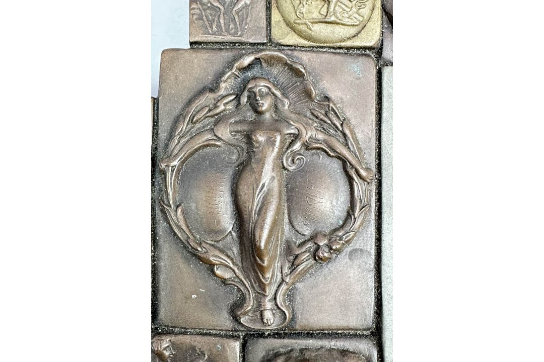 Wall plaque by Giovanni Schoeman depicting classical style figures, signed, 1970s - Image 4 of 7