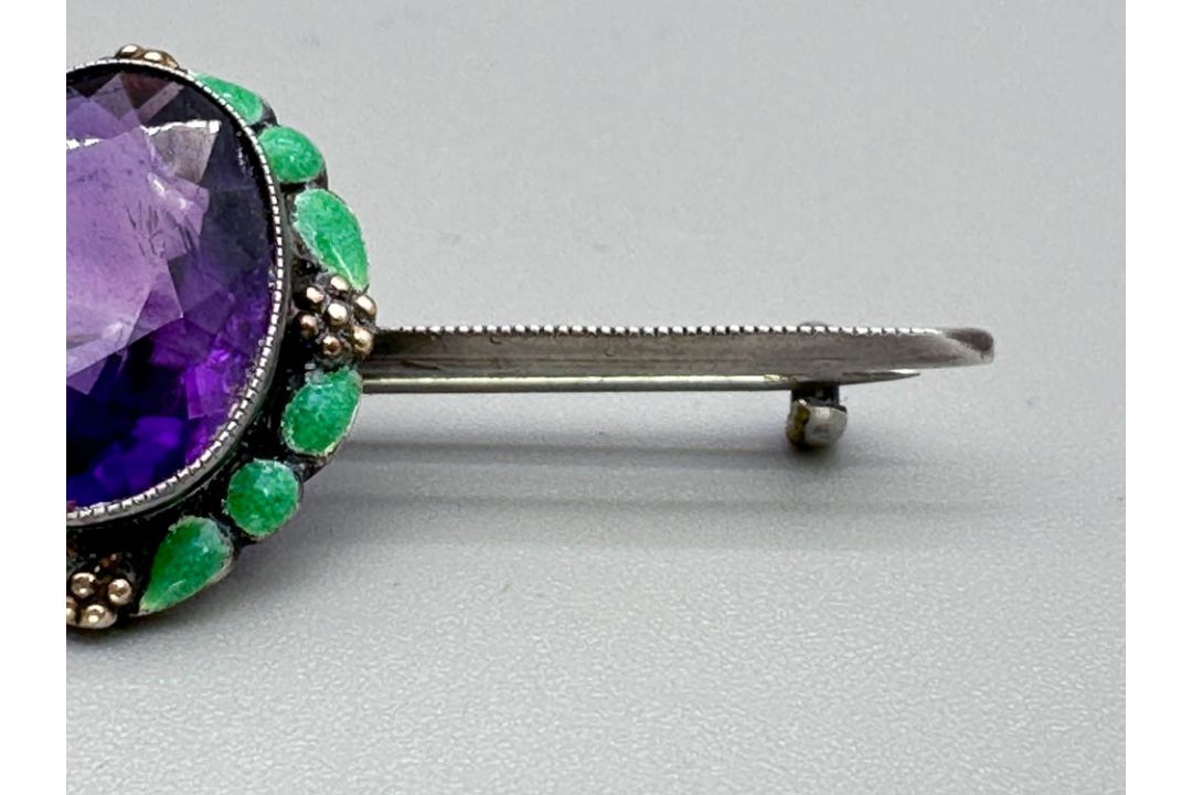 Art Nouveau brooch with a large amethyst and enamel work set in silver, c1920 - Image 4 of 8