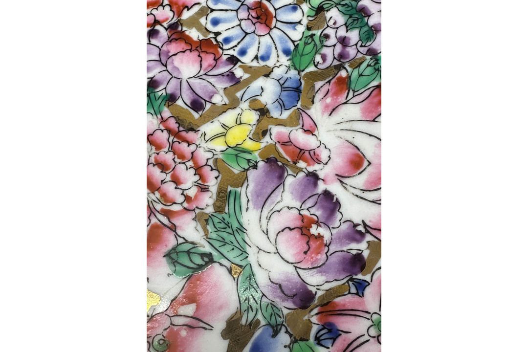 Chinese porcelain Plate in the Mille Fleur Pattern, Qianlong Mark, mid C20th - Image 3 of 7